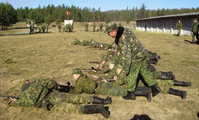 обучение стрельбе из положения лежа